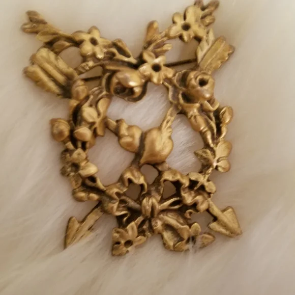 Women’s Vintage Lapel Pin Brooch Romantic Heart Arrow Floral Laurel Leaf Motif - Picture 11 of 11